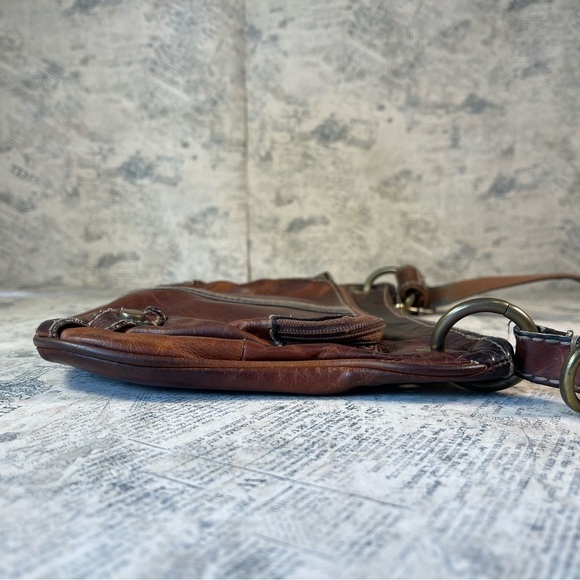 Fossil leather crossbody bag with decorative stitches - Picture 3 of 14